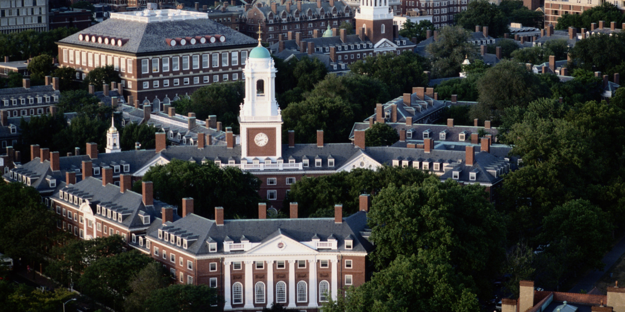 HARVARD REVOKES THE ADMISSIONS OFFER TO 10 STUDENTS DUE TO INSENSITIVE harvard-university-specializzazioni-tasse-scolastiche