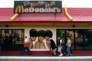 USA, Illinois, Chicago, The Rock'n Roll McDonald's, The Supremes Portrait Wandmalerei